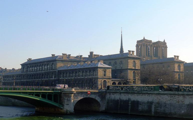 右岸拍摄巴黎主宫医院
